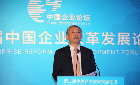 國(guó)務(wù)院國(guó)資委副秘書長(zhǎng)、新聞發(fā)言人彭華崗主持論壇。 國(guó)務(wù)院國(guó)資委副秘書長(zhǎng)、新聞發(fā)言人彭華崗主持論壇。