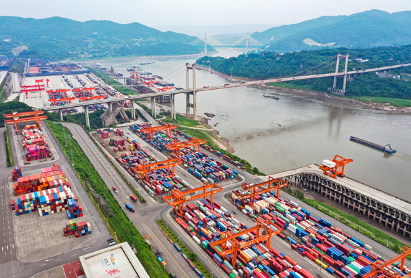 從&ldquo;散雜貨碼頭&rdquo;到&ldquo;世界中轉(zhuǎn)站&rdquo;&mdash;&mdash;一個&ldquo;內(nèi)河港&rdquo;的十年巨變