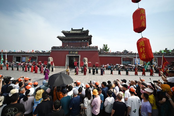 收客、服務(wù)&ldquo;兩張皮&rdquo;　旅游團(tuán)層層分包躲監(jiān)管