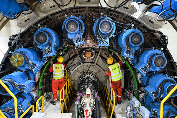 深江鐵路深莞隧道13米直徑盾構機始發(fā)