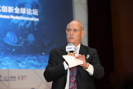 美國(guó)趨勢(shì)基金會(huì)主席、著名趨勢(shì)學(xué)家杰里米&bull;里夫金